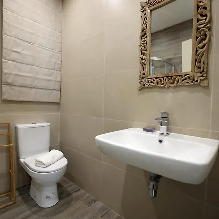 Beachside 2br 50m From The Sea