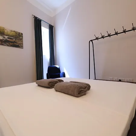 Beachside 2br 50m From The Sea * Sliema